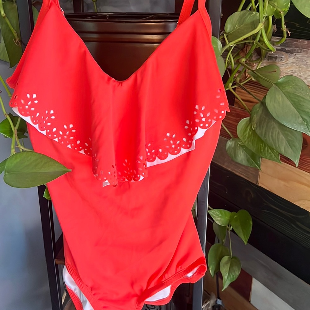 Super cute women’s size 8 swim suit